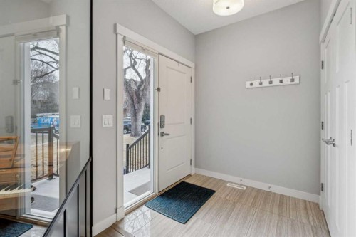 127 34 Street Nw, Calgary, AB - Indoor Photo Showing Other Room