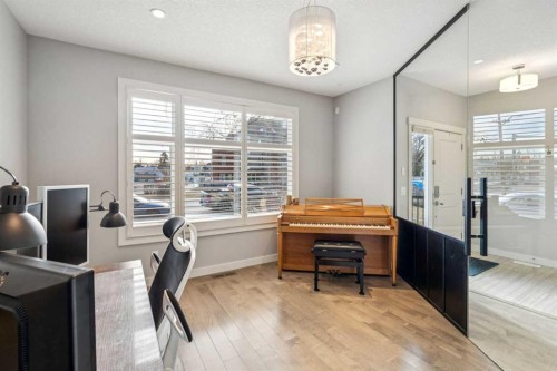 127 34 Street Nw, Calgary, AB - Indoor Photo Showing Office