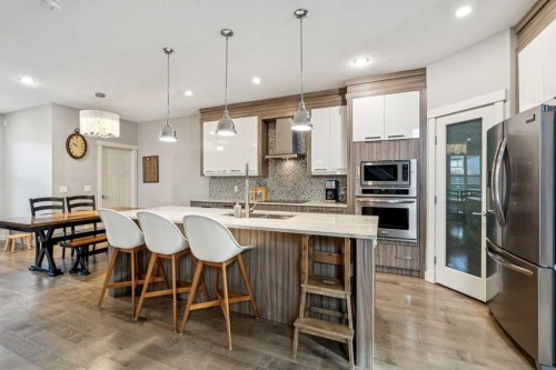 127 34 Street Nw, Calgary, AB - Indoor Photo Showing Kitchen With Stainless Steel Kitchen With Upgraded Kitchen