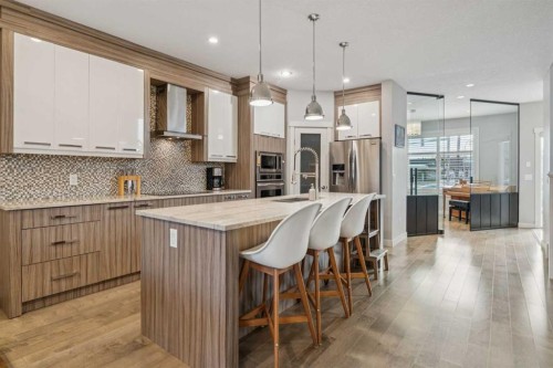 127 34 Street Nw, Calgary, AB - Indoor Photo Showing Kitchen With Upgraded Kitchen