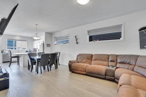 137 Seton Villas Se, Calgary, AB - Indoor Photo Showing Living Room