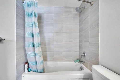 137 Seton Villas Se, Calgary, AB - Indoor Photo Showing Bathroom