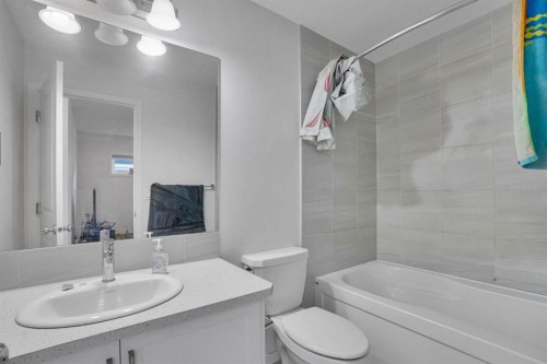 137 Seton Villas Se, Calgary, AB - Indoor Photo Showing Bathroom