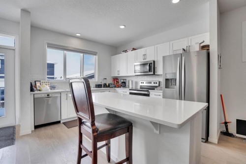 137 Seton Villas Se, Calgary, AB - Indoor Photo Showing Kitchen