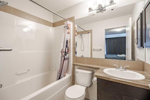 29 Evansridge Circle Nw, Calgary, AB - Indoor Photo Showing Bathroom