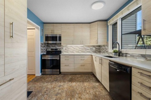 16 Midridge Gardens Se, Calgary, AB - Indoor Photo Showing Kitchen With Upgraded Kitchen