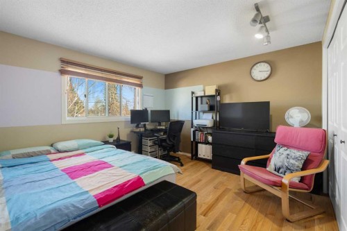16 Midridge Gardens Se, Calgary, AB - Indoor Photo Showing Bedroom