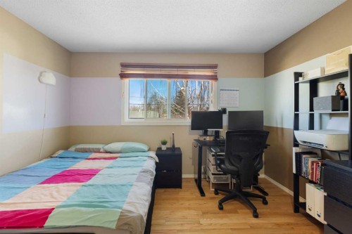16 Midridge Gardens Se, Calgary, AB - Indoor Photo Showing Bedroom