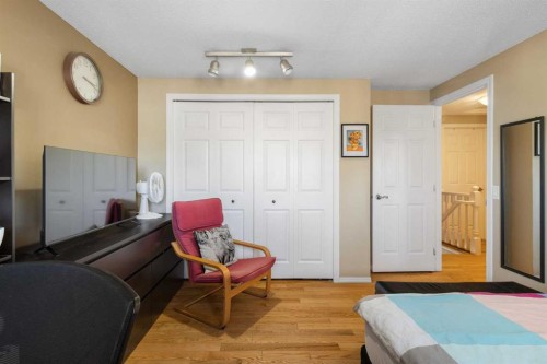 16 Midridge Gardens Se, Calgary, AB - Indoor Photo Showing Bedroom