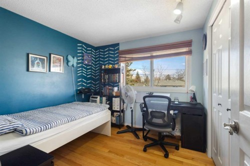 16 Midridge Gardens Se, Calgary, AB - Indoor Photo Showing Bedroom