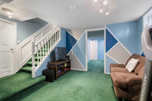 16 Midridge Gardens Se, Calgary, AB - Indoor Photo Showing Other Room