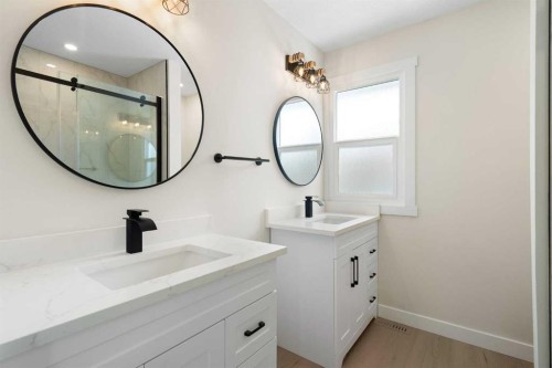 24 Hawkwood Crescent Nw, Calgary, AB - Indoor Photo Showing Bathroom