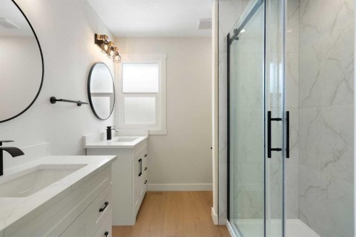 24 Hawkwood Crescent Nw, Calgary, AB - Indoor Photo Showing Bathroom