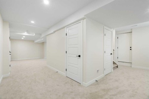 24 Hawkwood Crescent Nw, Calgary, AB - Indoor Photo Showing Other Room