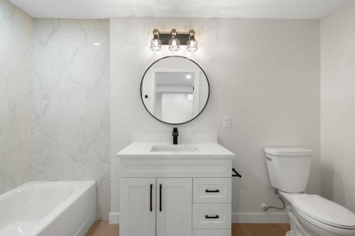 24 Hawkwood Crescent Nw, Calgary, AB - Indoor Photo Showing Bathroom