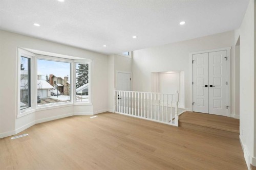 24 Hawkwood Crescent Nw, Calgary, AB - Indoor