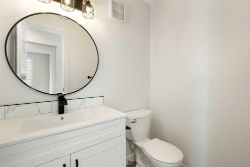 24 Hawkwood Crescent Nw, Calgary, AB - Indoor Photo Showing Bathroom