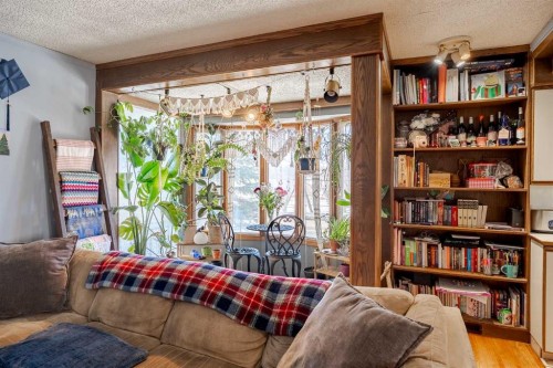 3124 14 Street Nw, Calgary, AB - Indoor