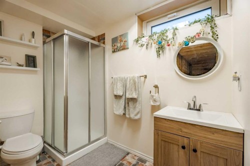 3124 14 Street Nw, Calgary, AB - Indoor Photo Showing Bathroom