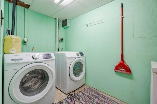 3124 14 Street Nw, Calgary, AB - Indoor Photo Showing Laundry Room