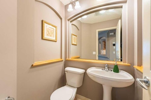 62 Springbluff Boulevard Sw, Calgary, AB - Indoor Photo Showing Bathroom