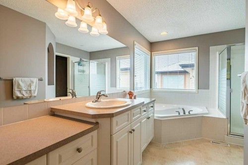 62 Springbluff Boulevard Sw, Calgary, AB - Indoor Photo Showing Bathroom