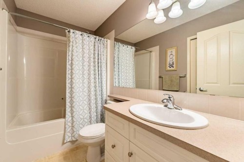 62 Springbluff Boulevard Sw, Calgary, AB - Indoor Photo Showing Bathroom