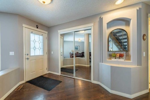 62 Springbluff Boulevard Sw, Calgary, AB - Indoor Photo Showing Other Room