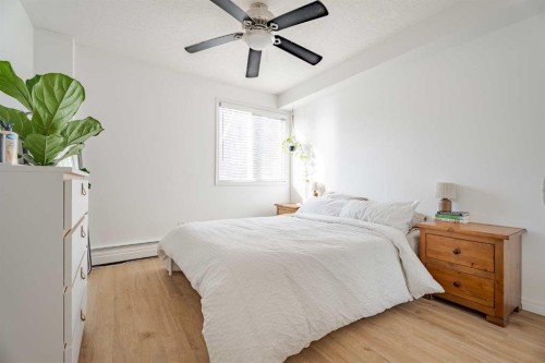 202-340 4 Avenue Ne, Calgary, AB - Indoor Photo Showing Bedroom