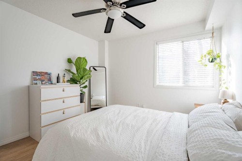 202-340 4 Avenue Ne, Calgary, AB - Indoor Photo Showing Bedroom