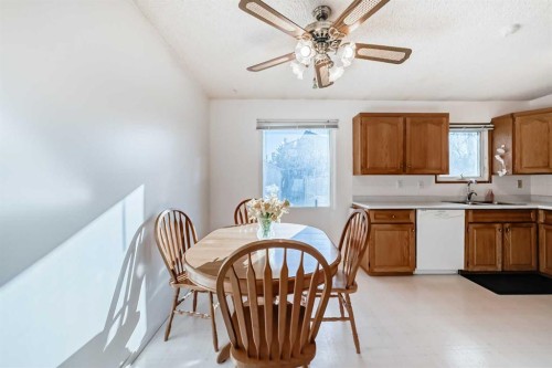 2205 80 Avenue Se, Calgary, AB - Indoor Photo Showing Dining Room
