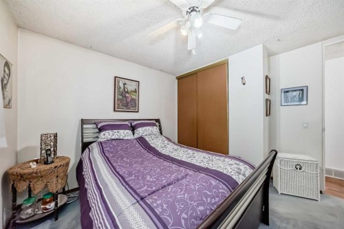 2205 80 Avenue Se, Calgary, AB - Indoor Photo Showing Bedroom