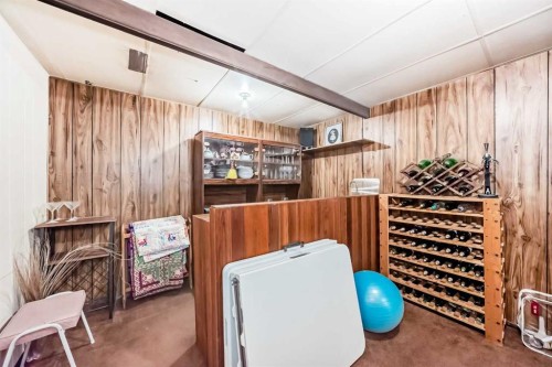 2205 80 Avenue Se, Calgary, AB - Indoor Photo Showing Other Room