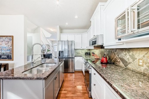 1436 41 Street Sw, Calgary, AB - Indoor Photo Showing Kitchen With Upgraded Kitchen