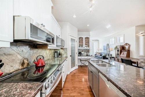 1436 41 Street Sw, Calgary, AB - Indoor Photo Showing Kitchen With Double Sink With Upgraded Kitchen
