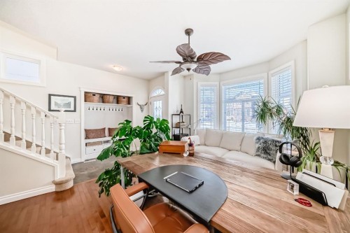 1436 41 Street Sw, Calgary, AB - Indoor Photo Showing Living Room