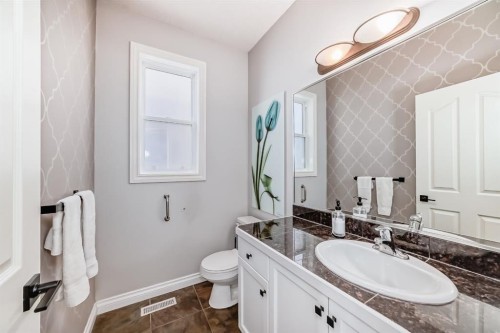 1436 41 Street Sw, Calgary, AB - Indoor Photo Showing Bathroom