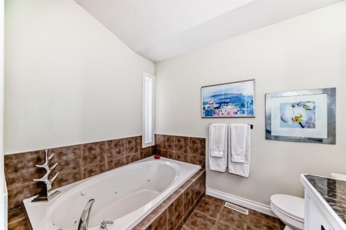1436 41 Street Sw, Calgary, AB - Indoor Photo Showing Bathroom