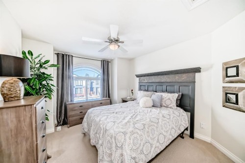 1436 41 Street Sw, Calgary, AB - Indoor Photo Showing Bedroom