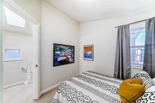 1436 41 Street Sw, Calgary, AB - Indoor Photo Showing Bedroom