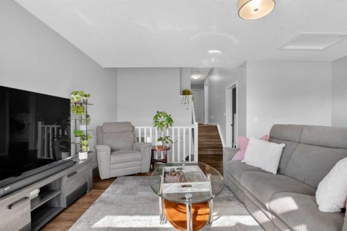 220 Evansborough Way Nw, Calgary, AB - Indoor Photo Showing Living Room