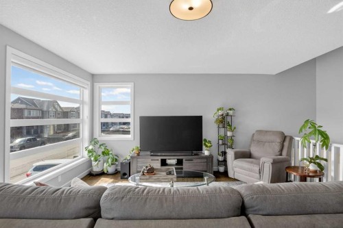 220 Evansborough Way Nw, Calgary, AB - Indoor Photo Showing Living Room