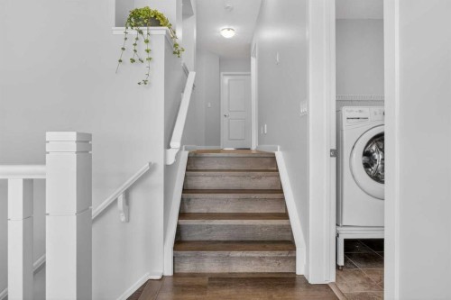 220 Evansborough Way Nw, Calgary, AB - Indoor Photo Showing Other Room