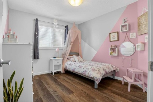 220 Evansborough Way Nw, Calgary, AB - Indoor Photo Showing Bedroom