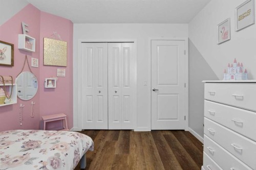 220 Evansborough Way Nw, Calgary, AB - Indoor Photo Showing Bedroom