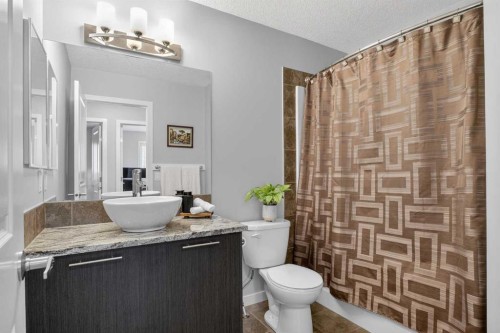 220 Evansborough Way Nw, Calgary, AB - Indoor Photo Showing Bathroom