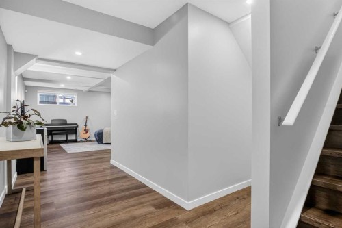 220 Evansborough Way Nw, Calgary, AB - Indoor Photo Showing Other Room