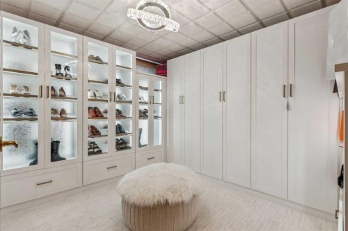 9948 Patton Road Sw, Calgary, AB - Indoor Photo Showing Other Room