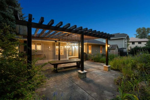 9948 Patton Road Sw, Calgary, AB - Outdoor