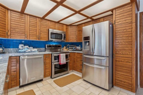 9948 Patton Road Sw, Calgary, AB - Indoor Photo Showing Kitchen